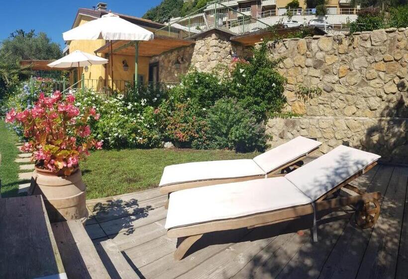 مبيت وإفطار La Rocca Maison De Charme