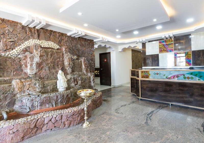 Отель Capital O 5683 Ss Suites