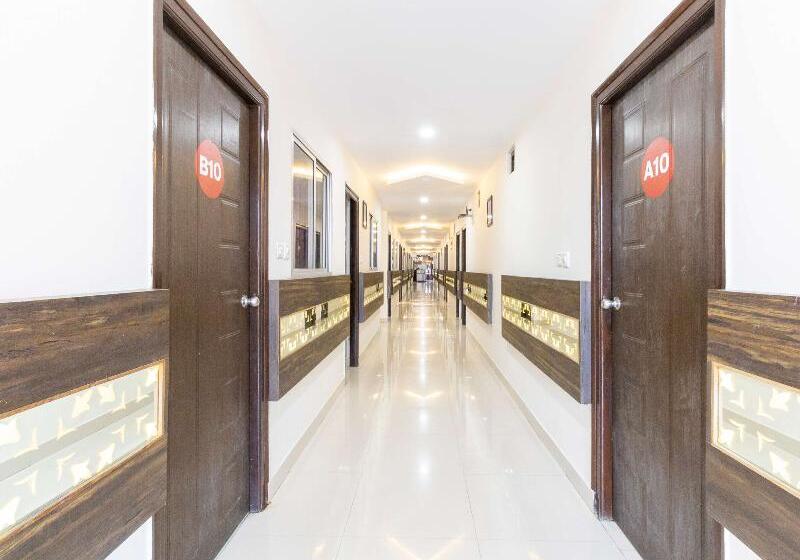 Отель Capital O 5683 Ss Suites