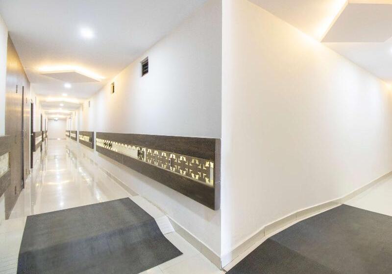 Отель Capital O 5683 Ss Suites