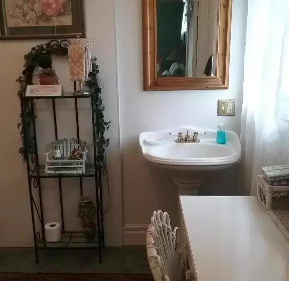 Hanover House Bed And Breakfast