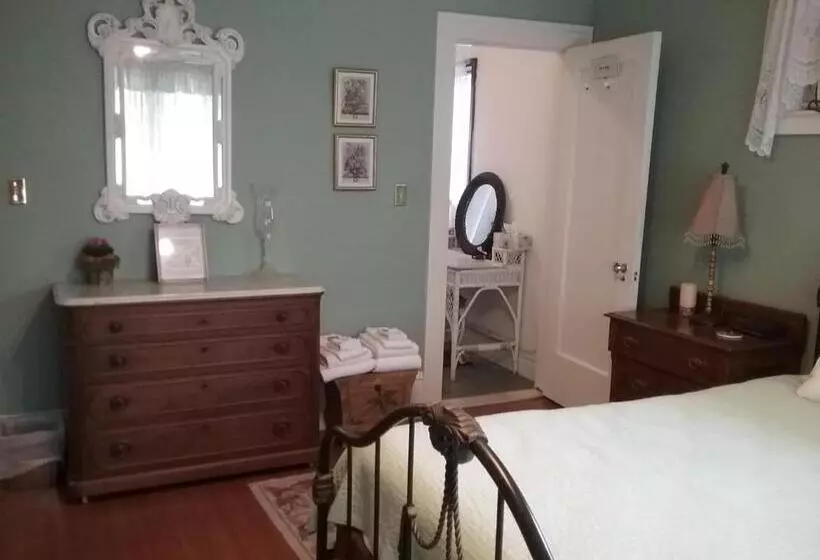 Hanover House Bed And Breakfast