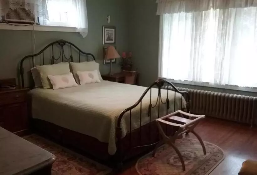 Hanover House Bed And Breakfast