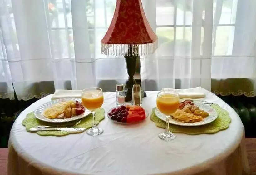 Hanover House Bed And Breakfast