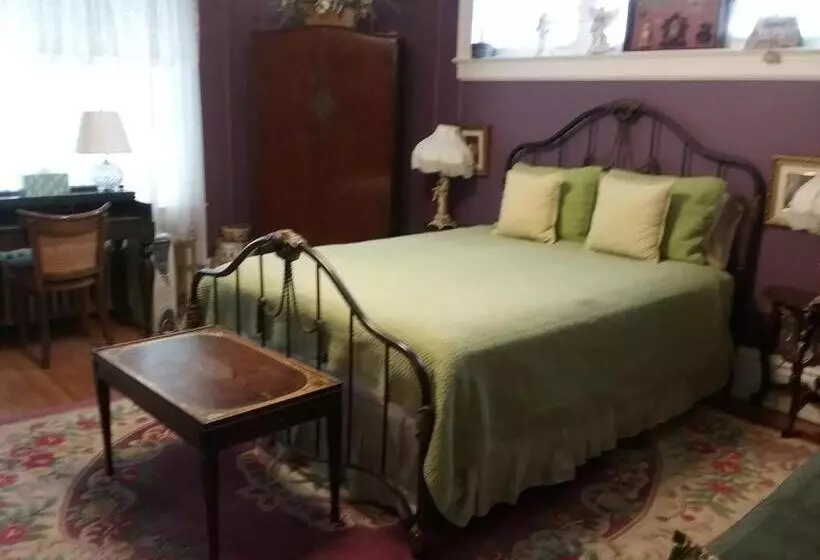 Hanover House Bed And Breakfast