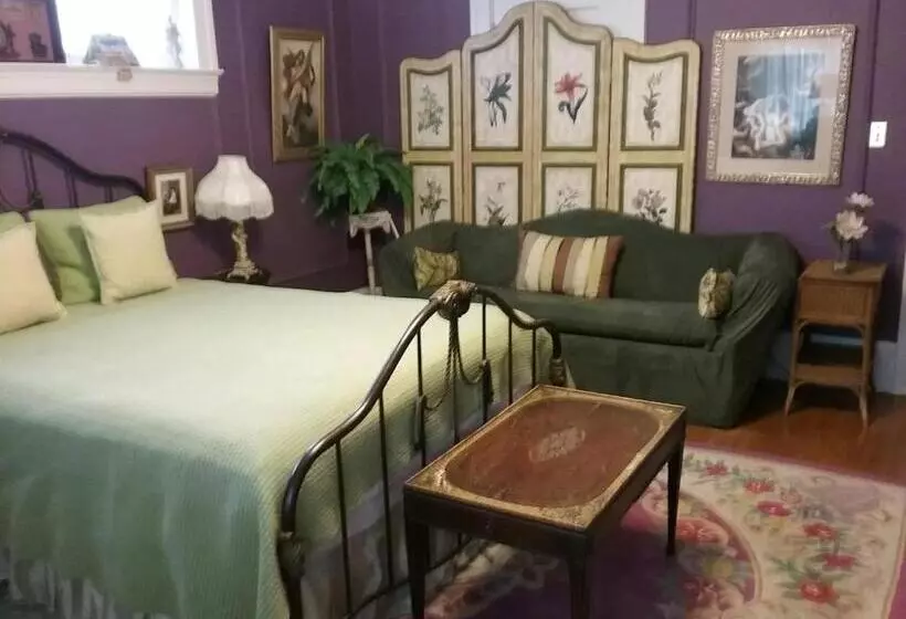 Hanover House Bed And Breakfast