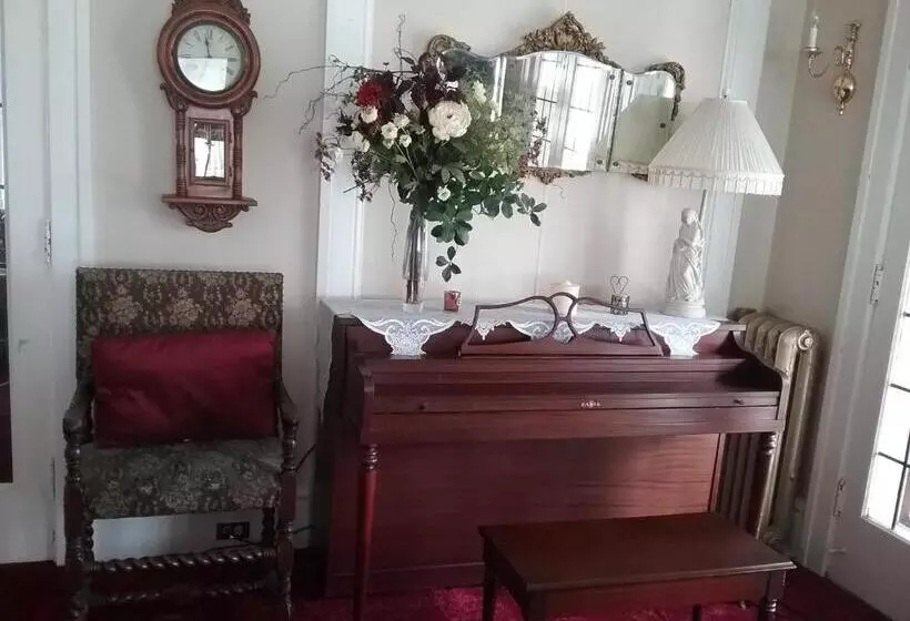 Hanover House Bed And Breakfast
