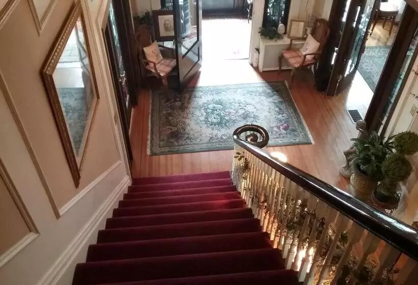 Hanover House Bed And Breakfast