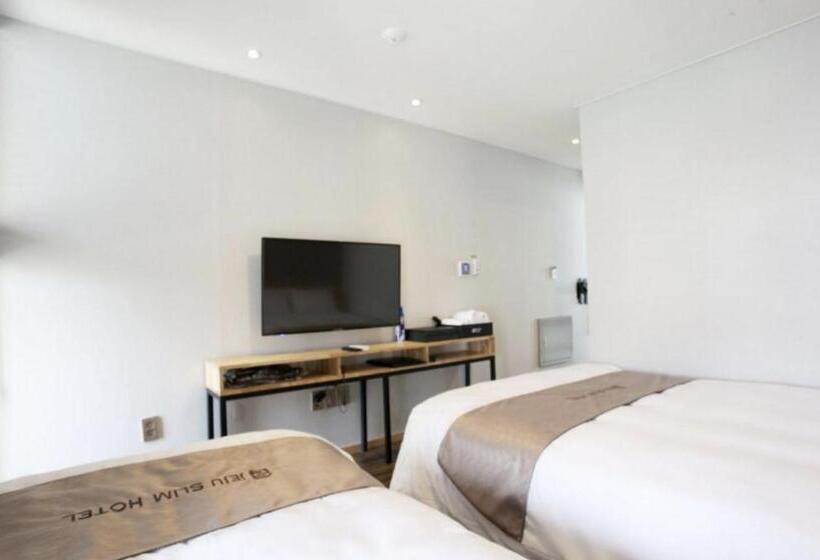 בית מלון כפרי Jeju Slim