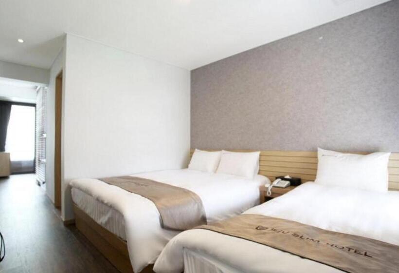 בית מלון כפרי Jeju Slim