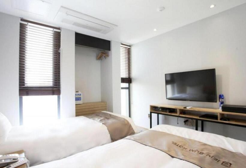 בית מלון כפרי Jeju Slim