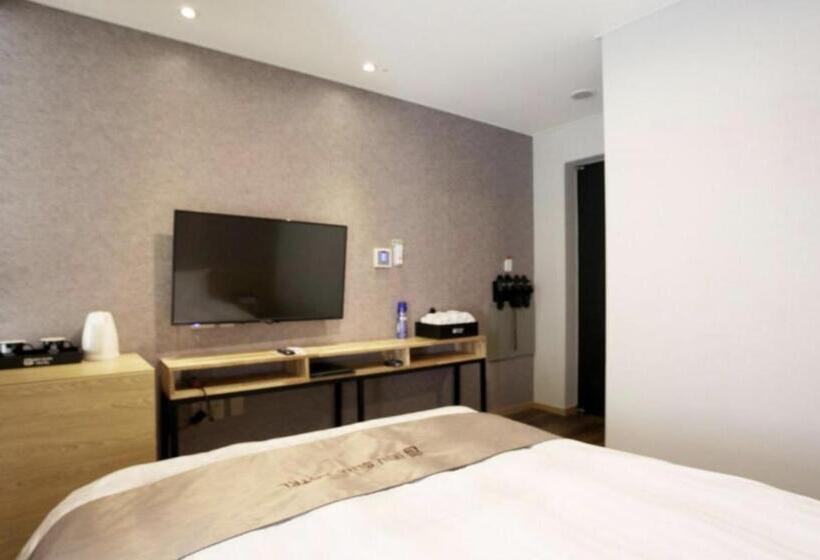 בית מלון כפרי Jeju Slim