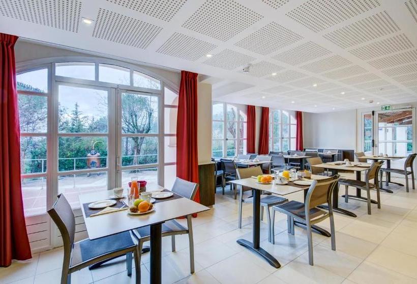 فندق Domaine La Tour Carrée