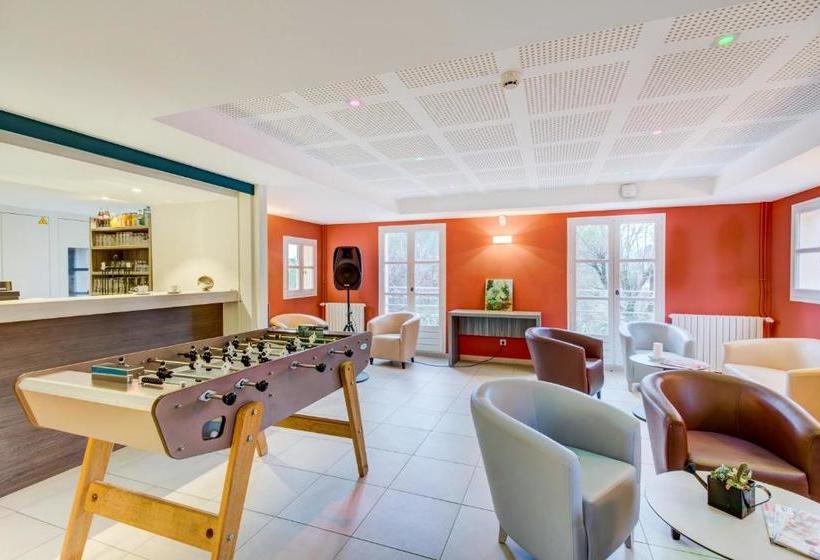 فندق Domaine La Tour Carrée