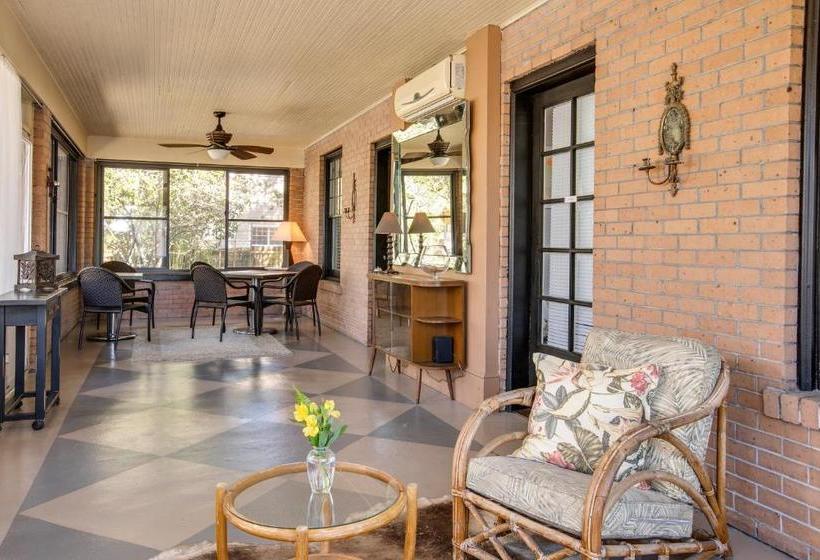 مبيت وإفطار Adora Inn