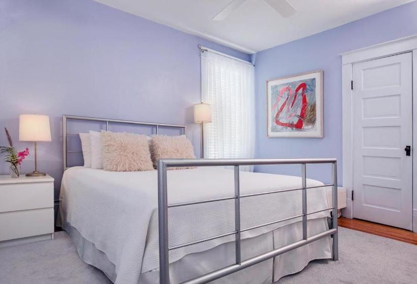 مبيت وإفطار Adora Inn