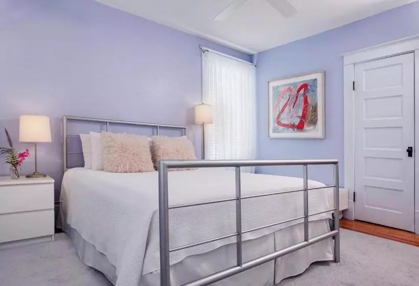 Aamiaismajoitus (B&B) Adora Inn