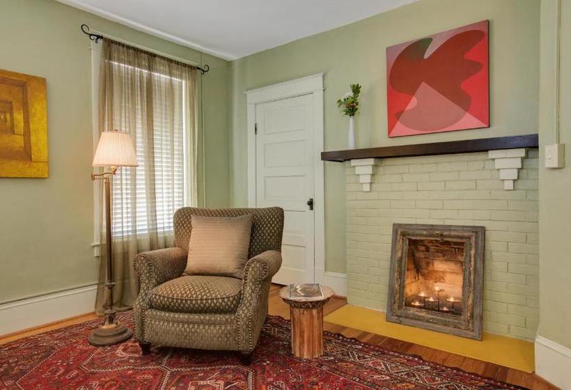 مبيت وإفطار Adora Inn