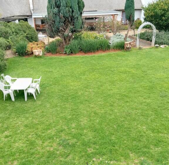 تختخواب و صبحانه Naleli Guest House