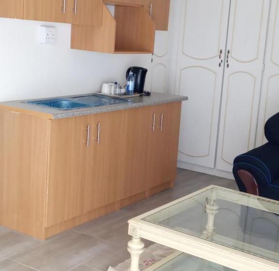 تختخواب و صبحانه Naleli Guest House