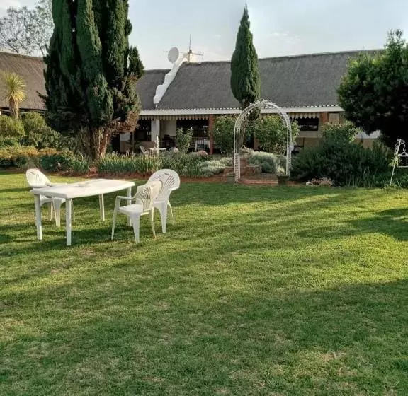 تختخواب و صبحانه Naleli Guest House