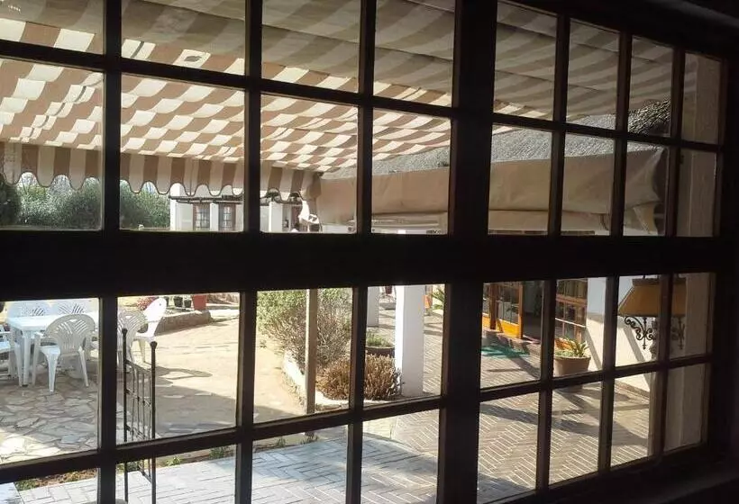 تختخواب و صبحانه Naleli Guest House