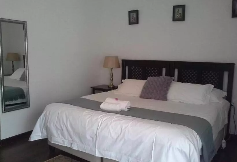 تختخواب و صبحانه Naleli Guest House