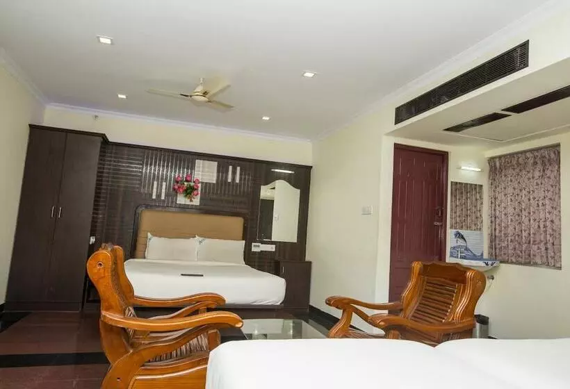 هتل Aakash Residency