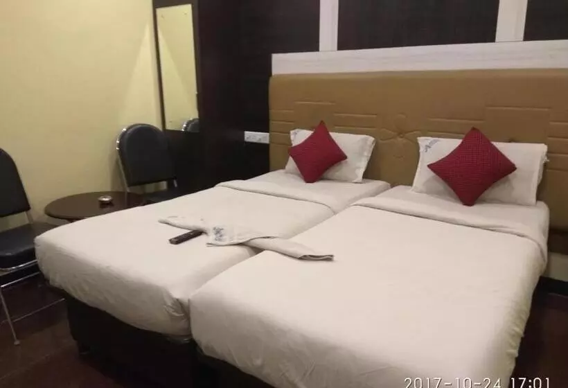 هتل Aakash Residency