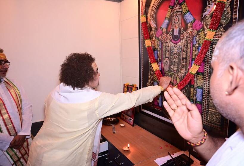 Отель Dolphin International