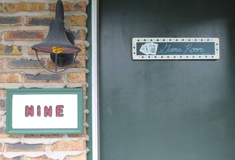 מוטל Chateau Lodge