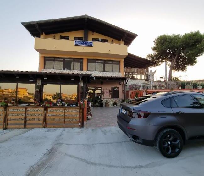 צימר Villa Jolanda & Carmelo