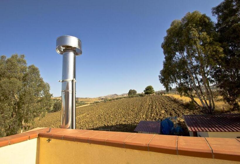 צימר Villa Jolanda & Carmelo