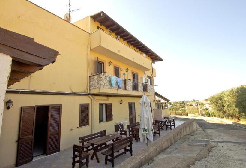 צימר Villa Jolanda & Carmelo