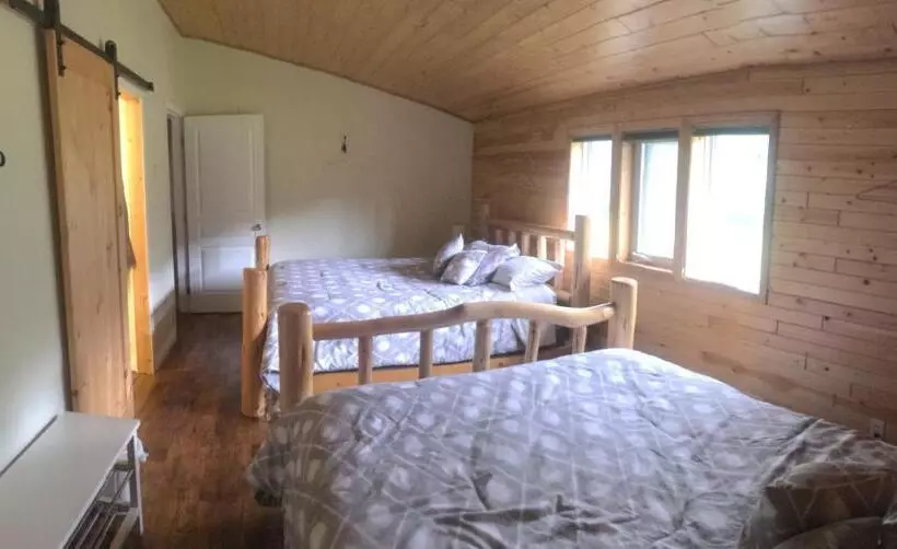 Cougar Mountain Lodge B&b