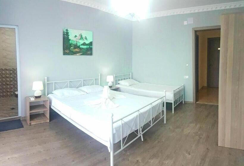 هتل Calypso Kvariati Inn