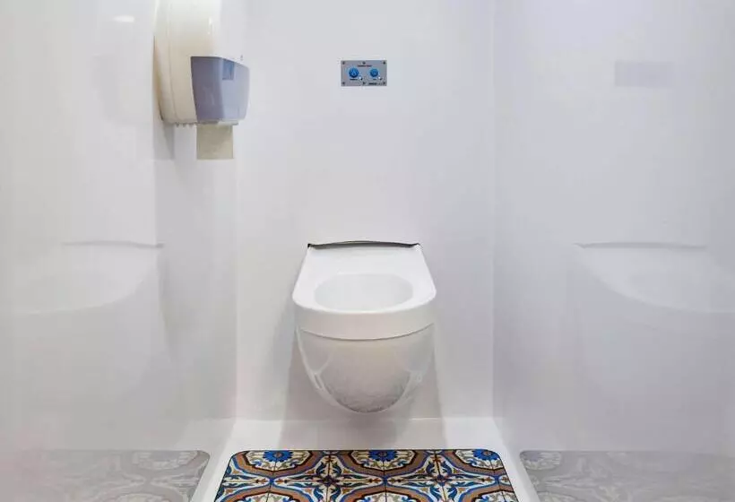 ホテル F1 Geneve Saint Julien En Genevois