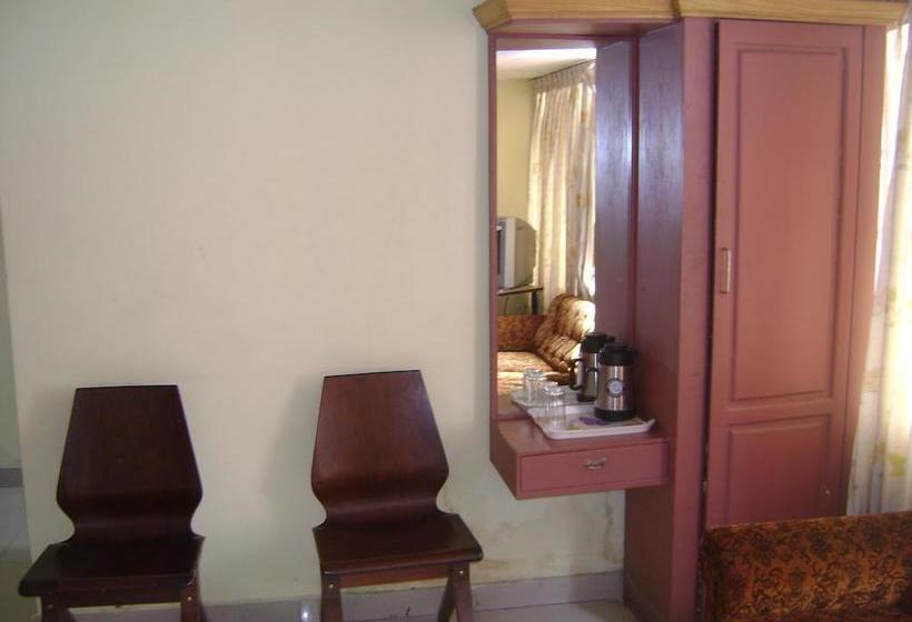 בית מלון כפרי Malabar Plaza