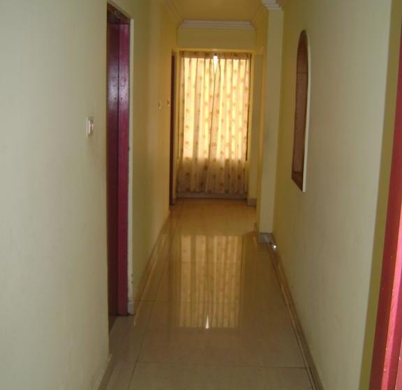 בית מלון כפרי Malabar Plaza