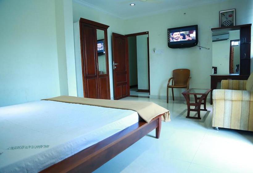 בית מלון כפרי Malabar Plaza