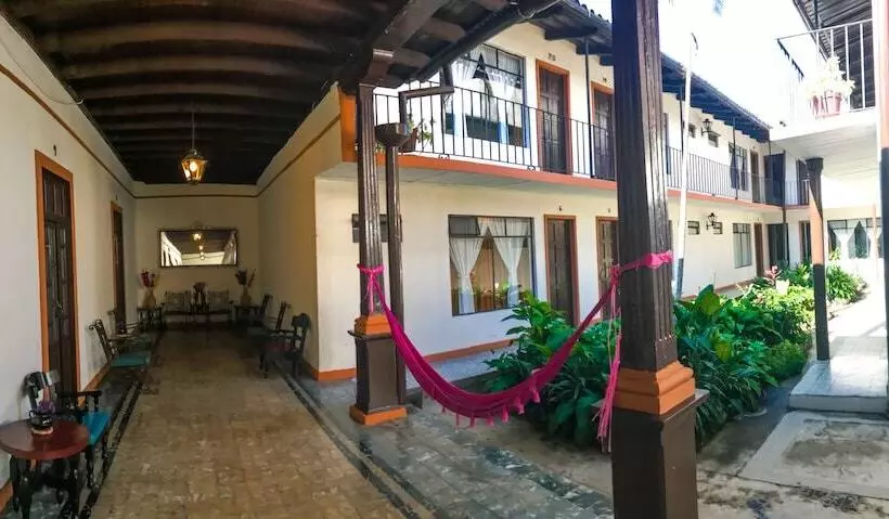 Hotelli Villa De Flores