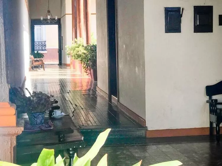 Hotelli Villa De Flores
