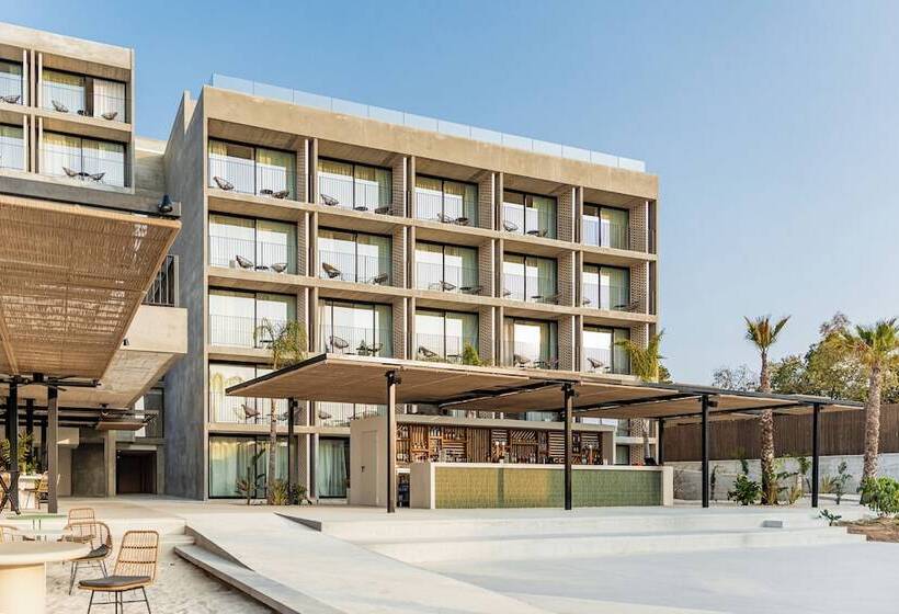 هتل Bonito Ibiza by O Beach