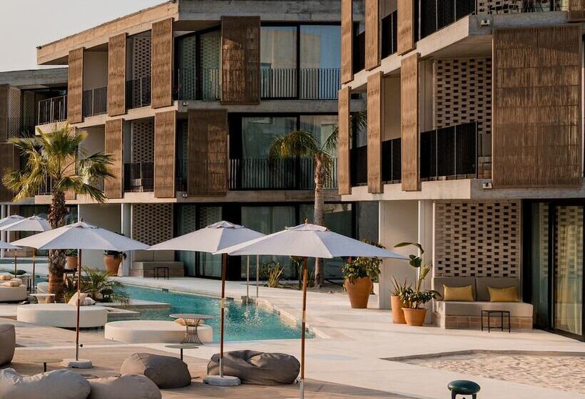 هتل Bonito Ibiza by O Beach