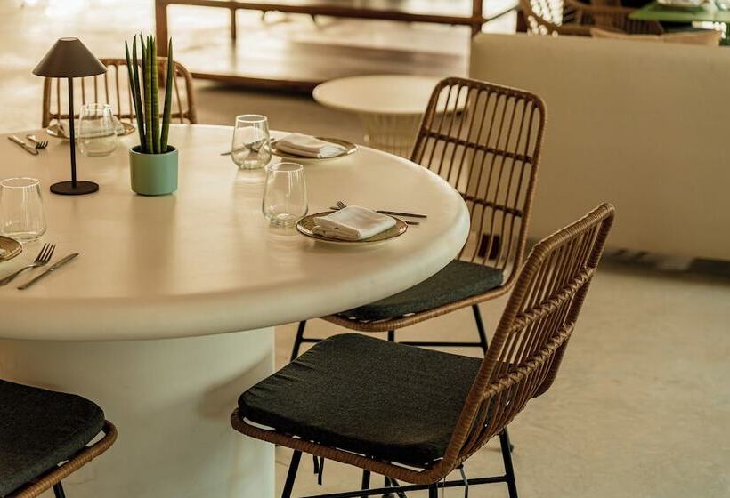 هتل Bonito Ibiza by O Beach