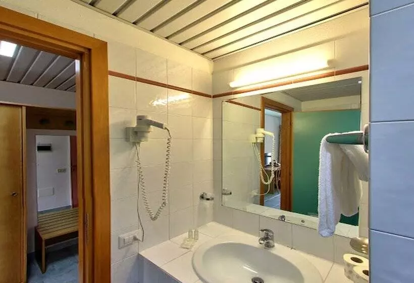 Hotelli Medar"Horse Country Resort"