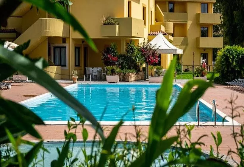 Hotelli Medar"Horse Country Resort"