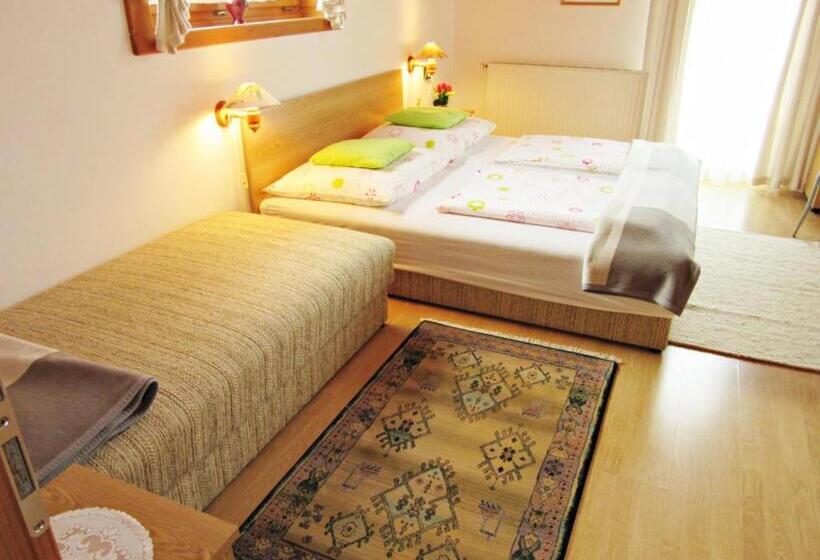 צימר Zsuzsa Panzió