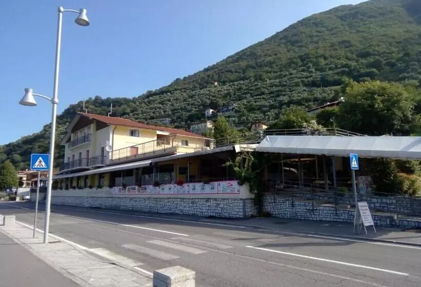 Hotelli Albergo Motta