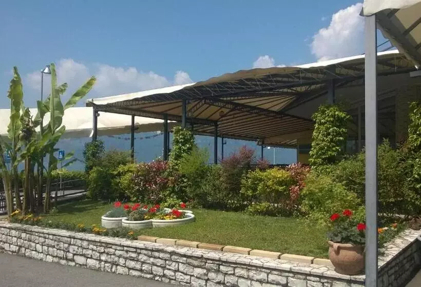 Hotelli Albergo Motta